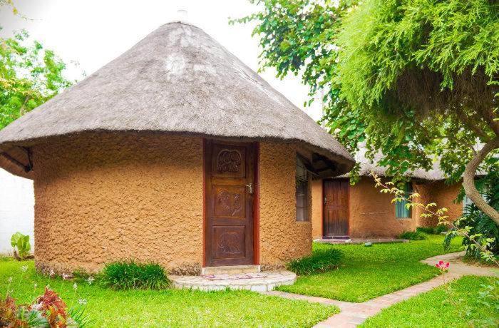 Reed Mat Lodge ลุซากา ภายนอก รูปภาพ