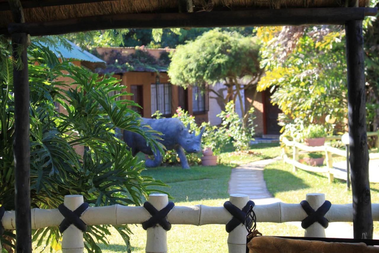 Reed Mat Lodge ลุซากา ภายนอก รูปภาพ